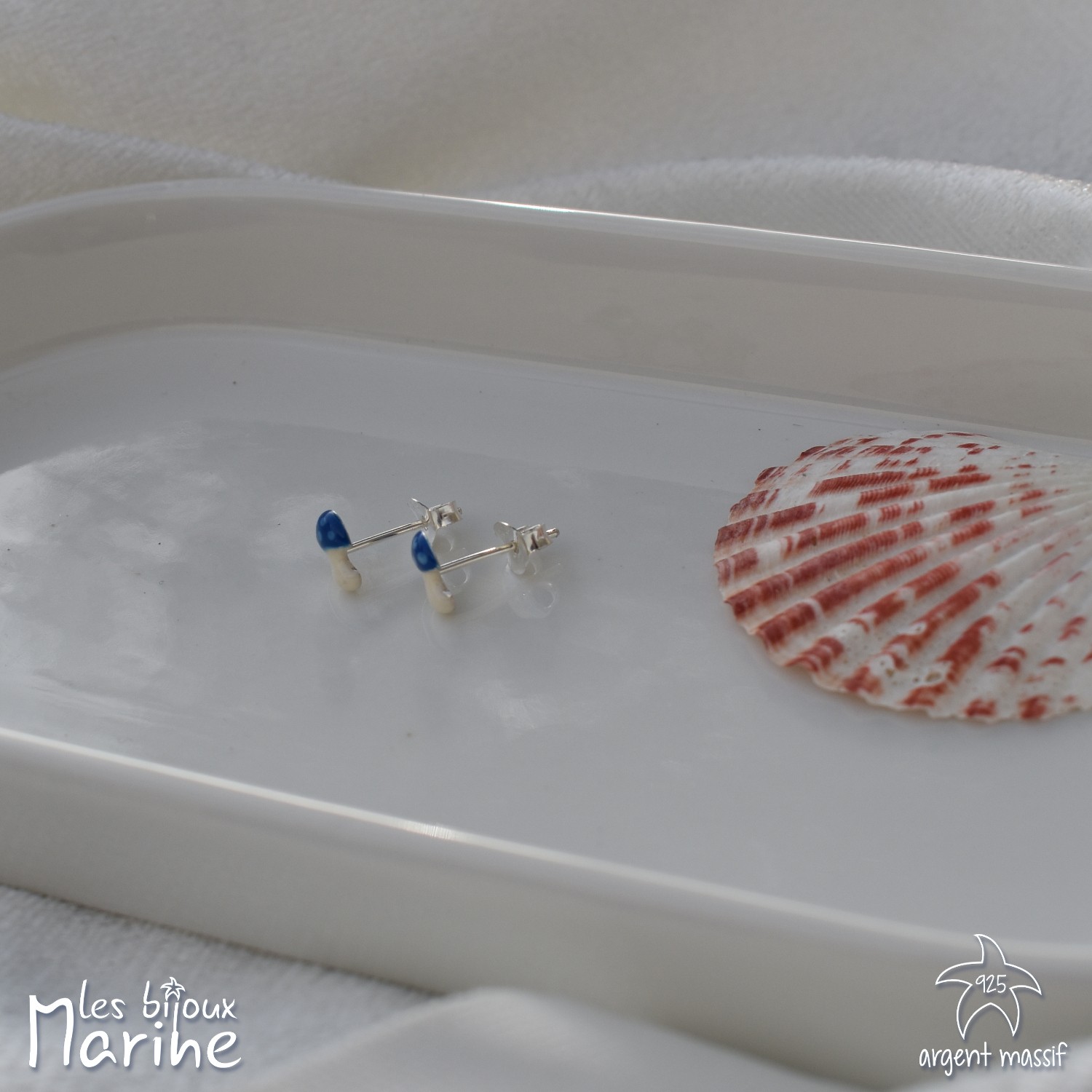 Boucles d'oreilles champignon bleu marine